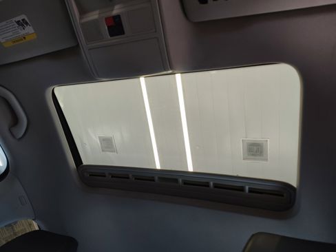 Used 2015 Volkswagen Jetta TDI SEL image 4