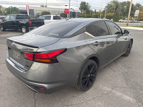 Used 2022 Nissan Altima 2.5 SR w/ Midnight Edition Package image 5