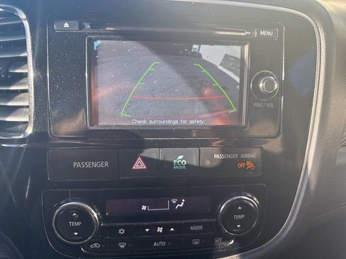 Used 2015 Mitsubishi Outlander SE image 24