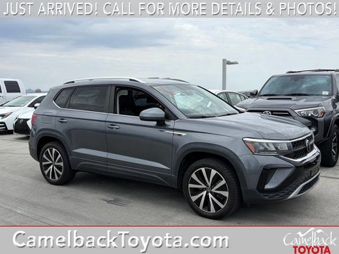 Used 2022 Volkswagen Taos SE FWD image 1