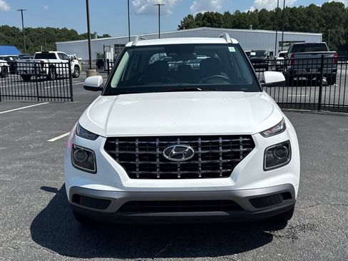 Used 2025 Hyundai Venue SEL FWD image 3
