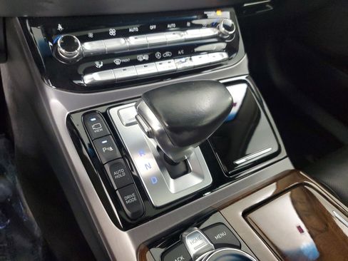 Used 2017 Genesis G90 3.3T Premium RWD image 43
