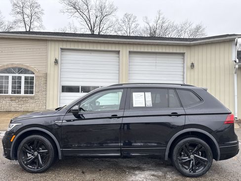 Used 2023 Volkswagen Tiguan SE R-Line image 9