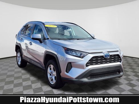 Used 2021 Toyota RAV4 LE image 1