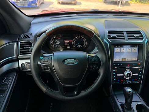 Used 2018 Ford Explorer Platinum AWD/4WD image 14