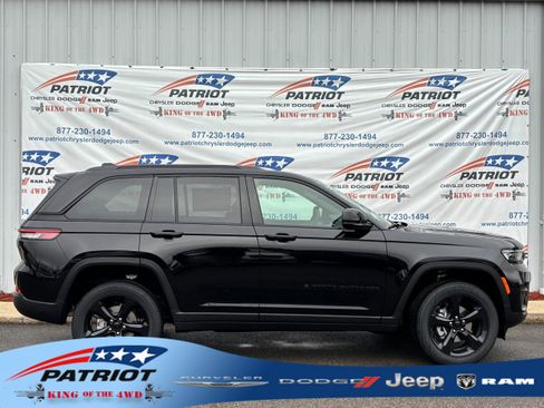 New 2025 Jeep Grand Cherokee Altitude image 1