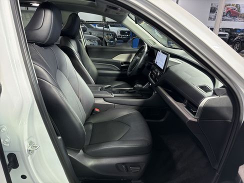 Used 2024 Toyota Grand Highlander AWD Hybrid image 27