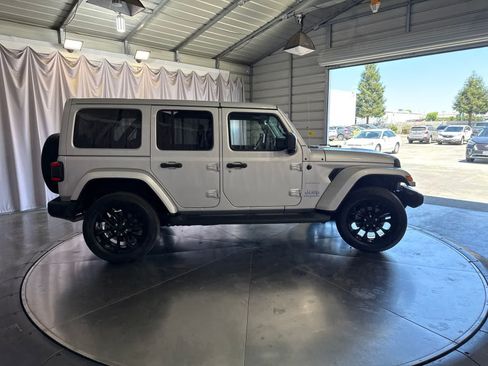 Used 2023 Jeep Wrangler Unlimited Sahara w/ Cold Weather Group AWD/4WD image 4