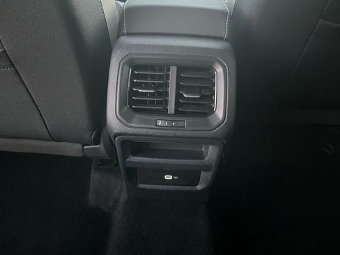 Used 2025 Volkswagen Taos SE image 24