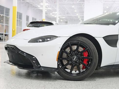 Used 2019 Aston Martin V8 Vantage Coupe RWD image 2