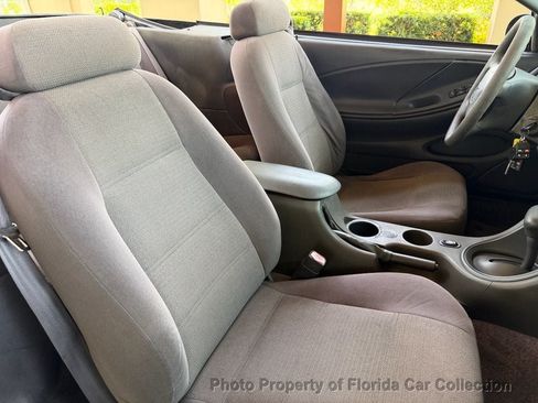 Used 2002 Ford Mustang Convertible RWD image 10
