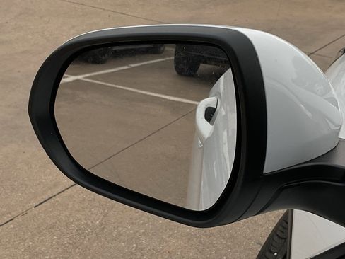 Used 2025 Buick Envista Preferred image 11