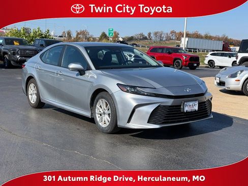 Certified 2025 Toyota Camry LE image 1