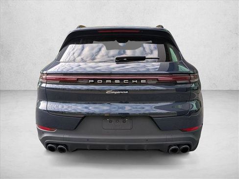 Used 2024 Porsche Cayenne AWD/4WD image 4