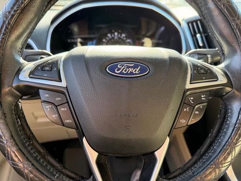 Used 2016 Ford Edge Titanium w/ Technology Package AWD/4WD image 18