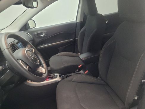Used 2018 Jeep Compass Sport w/ Tech Group FWD image 17