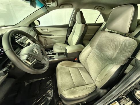 Used 2017 Toyota Camry XLE image 13