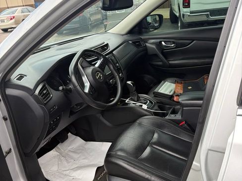 Used 2020 Nissan Rogue SL FWD image 1