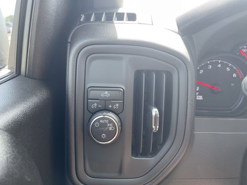 Used 2025 Chevrolet Silverado 1500 Custom image 21