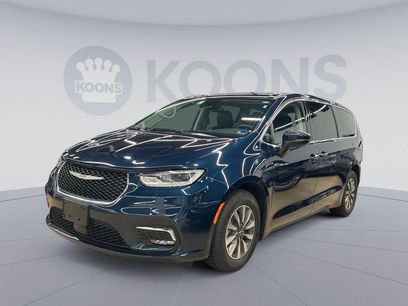 Used 2023 Chrysler Pacifica Touring-L