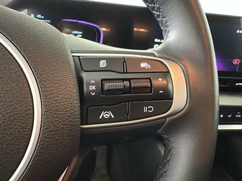Used 2025 Kia Sportage EX FWD image 16