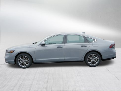 Certified 2025 Honda Accord EX-L image 4