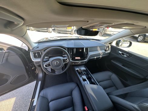 Used 2025 Volvo XC60 B5 Plus image 31