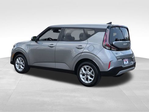 Used 2025 Kia Soul LX w/ LX Technology Package FWD image 8