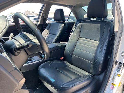 Used 2017 Toyota Camry XLE FWD image 30