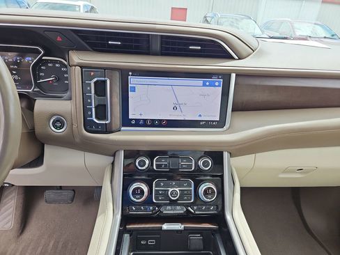 Used 2021 GMC Yukon Denali w/ Denali Premium Package RWD image 16