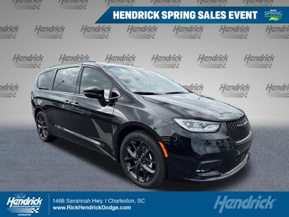 New 2026 Chrysler Pacifica Limited