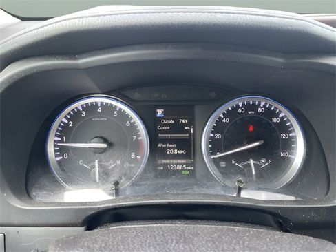 Used 2018 Toyota Highlander XLE image 16