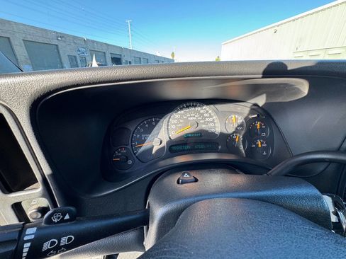 Used 2005 Chevrolet Silverado 2500 4x4 Crew Cab image 35