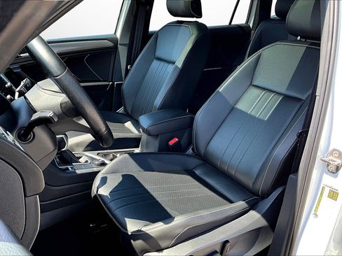 Used 2022 Volkswagen Tiguan SE R-Line image 16