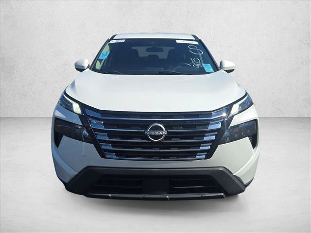 Used 2024 Nissan Rogue SV AWD/4WD image 2