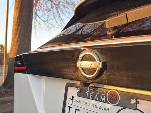 Certified 2025 Nissan Kicks SR image 13