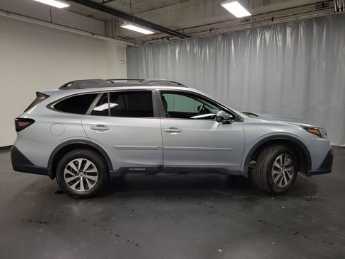 Used 2021 Subaru Outback Premium image 9