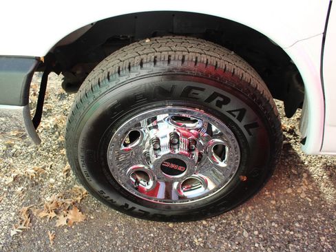 Used 2023 GMC Savana 3500 image 21