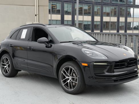 Certified 2026 Porsche Macan AWD/4WD image 9