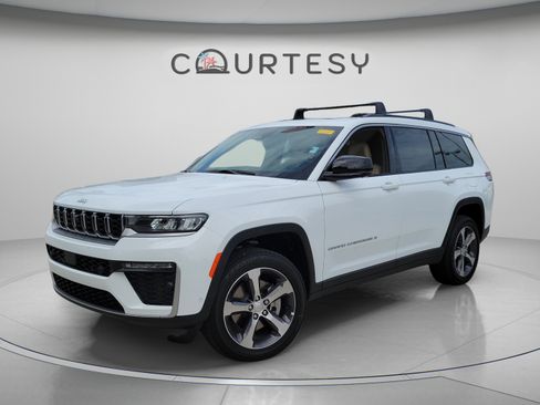 Certified 2026 Jeep Grand Cherokee L Limited AWD/4WD image 1