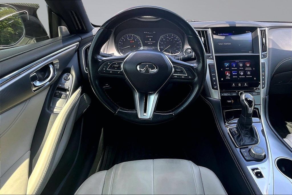 Used 2018 INFINITI Q60 3.0t Luxe RWD image 5