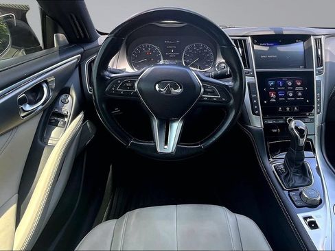 Used 2018 INFINITI Q60 3.0t Luxe RWD image 5