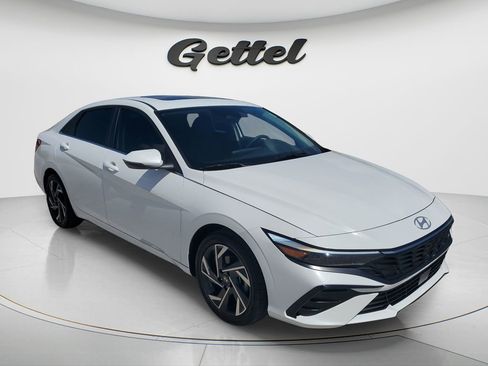 Used 2025 Hyundai Elantra Limited FWD image 3