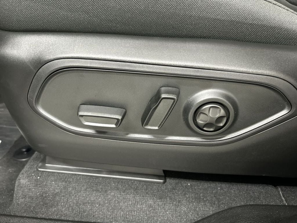 New 2026 Jeep Grand Cherokee Laredo AWD/4WD image 11