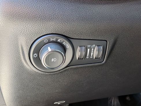 Used 2022 Jeep Compass Limited AWD/4WD image 14