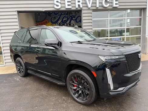 Used 2023 Cadillac Escalade Sport Platinum w/ LPO, ONYX Package AWD/4WD image 4