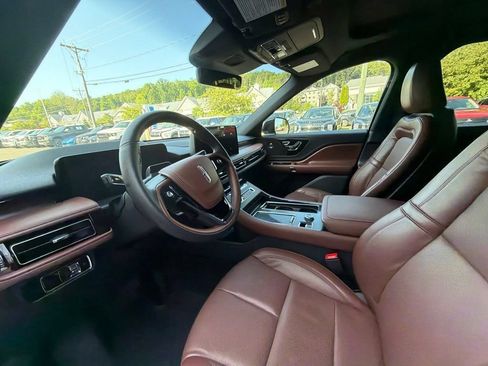 Used 2025 Lincoln Aviator Reserve AWD/4WD image 14