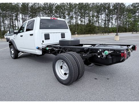 New 2026 RAM 5500 Tradesman AWD/4WD image 7