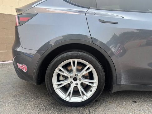 Used 2023 Tesla Model Y 2WD image 4