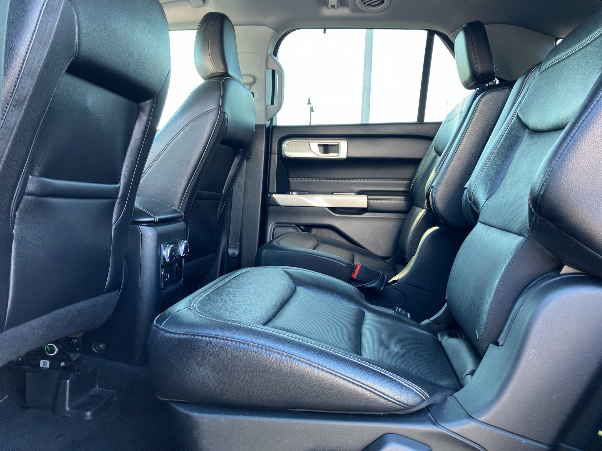 Used 2021 Ford Explorer Limited w/ Equipment Group 301A RWD image 27